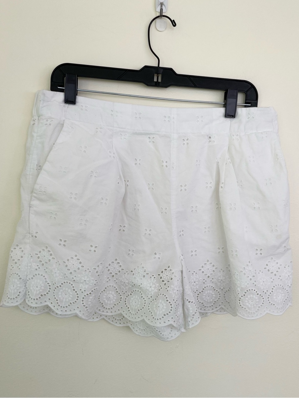 Loft white Eyelet Embroidered Shorts L Large Pockets Rayon